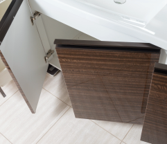 フロアキャビネット